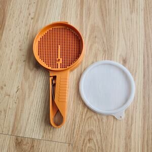 Vintage Tupperware Sift-It Orange 1 Cup Flour Sifter 1689-3 w/Lid Retro Kitchen